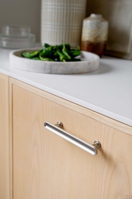 Tirador alargado para muebles de metal plateado Chateau 128