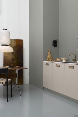 Tirador alargado para muebles Leaf 160 de metal cepillado dorado