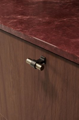 Perilla para muebles T-Bar Bond 50 de aluminio dorado cepillado con acabado en bronce antiguo