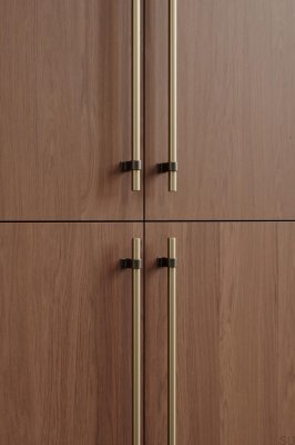Tirador alargado para muebles Bond 320 de aluminio cepillado dorado con acabado en bronce antiguo