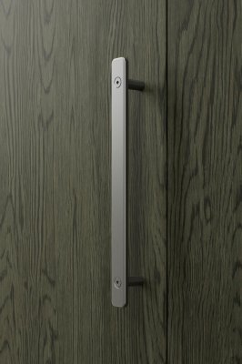 Mango para muebles alargado de metal plateado Tool 192