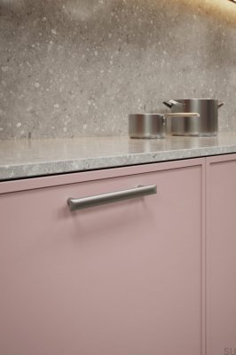 Tirador alargado para muebles de metal plateado Flow 160