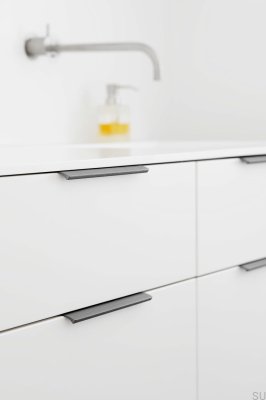 Manija para muebles Edge Straight 40 de aluminio cepillado antracita