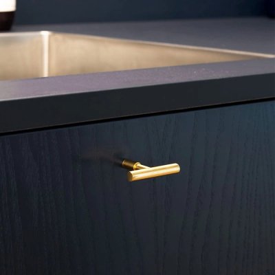 Pomo para mueble T-Bar Spira de latón pulido