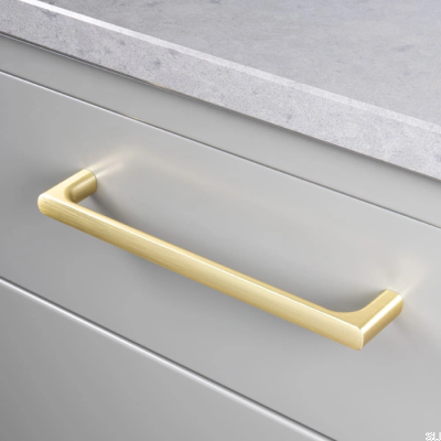 Tirador para mueble rectangular Ethel 160 oro cepillado