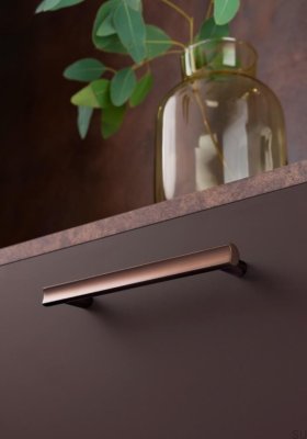 Tirador alargado para muebles Moon 160 de aluminio cepillado en bronce