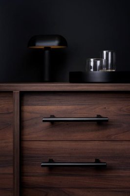 Tirador largo para muebles de aluminio Hinoki 160, color negro cepillado