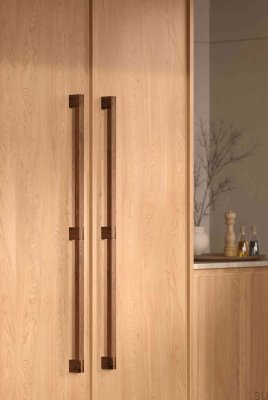 Tirador para muebles de un solo lado alargado de madera de nogal Hako Big 480