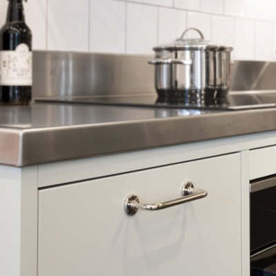 Tirador para mueble oblongo Jubilee 128, latón, plata, níquel pulido