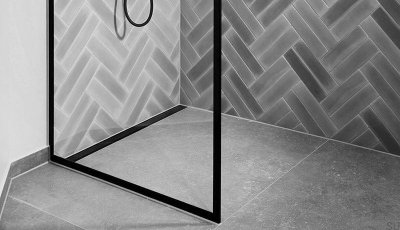 Mampara de ducha con marco negro GlassLine 900