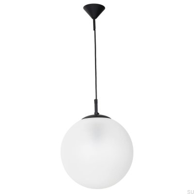 Lámpara colgante de metal negro con pantalla lechosa
