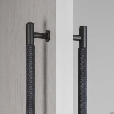 Tirador alargado para muebles de doble cara en bronce quemado y latón Cross 225