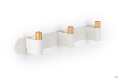 Perchero de pared Casey Rack 340 de aluminio blanco con madera de roble
