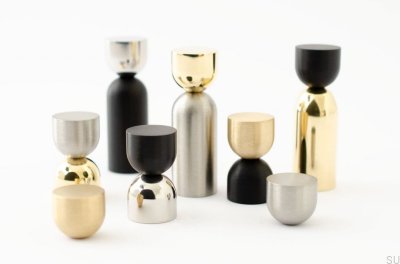 Pomo para muebles Kokeshi Mix 1832 de acero pulido con latón cepillado, sin lacar
