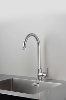 Grifo de cocina lineal de latón plateado con conector europeo