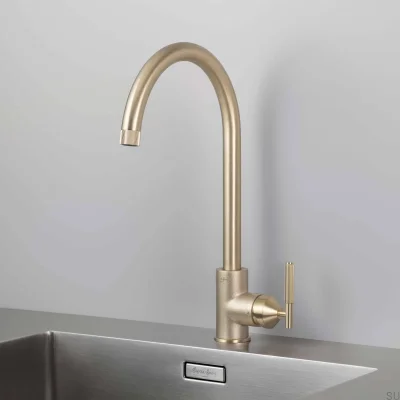 Grifo de cocina lineal de latón con conector británico