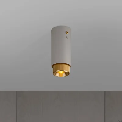 Lámpara de techo lineal de acero gris con foco de latón
