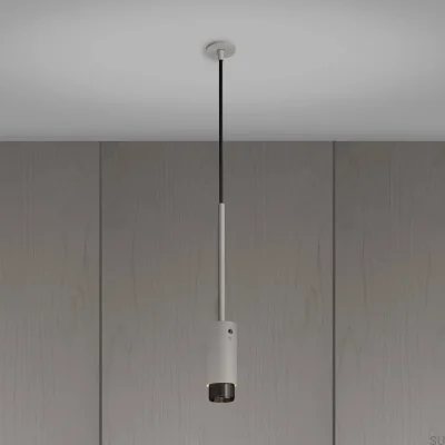 Escape lineal gris acero con foco metalizado