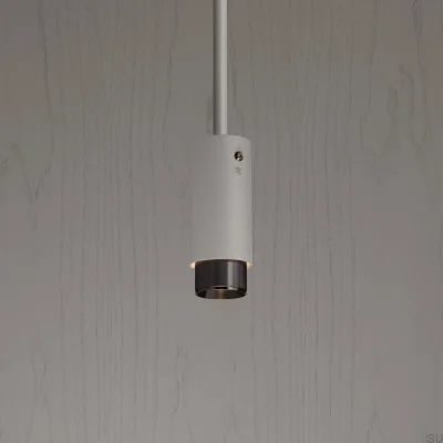 Escape lineal gris acero con foco metalizado
