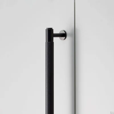 Tirador alargado para muebles Closet Cross 724 de acero negro