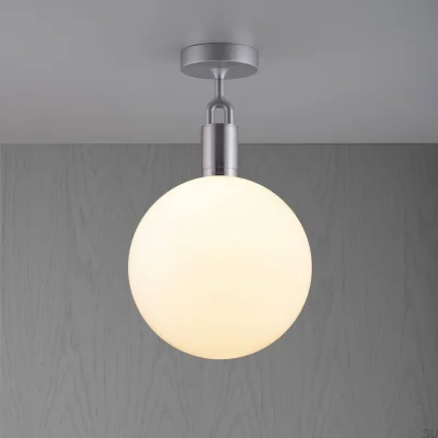 Pantalla grande de vidrio soplado con forma de globo lechoso