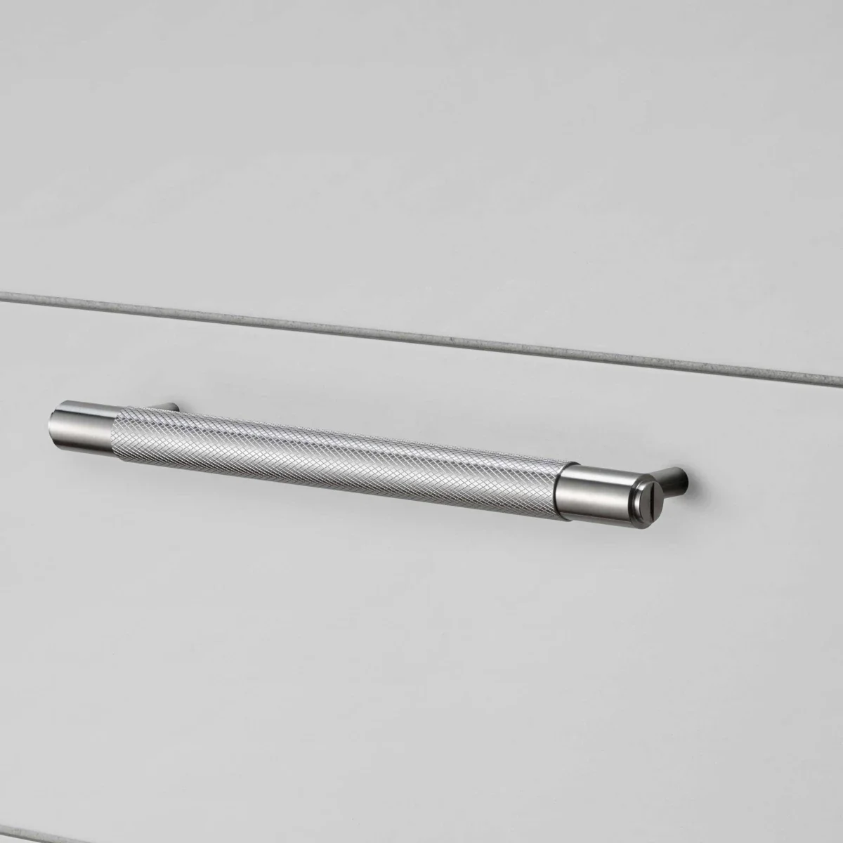 UPB-073964--Uchwyt-meblowy-podłużny-Pull-Bar-Cross-Medium-Srebrny-Buster-+-Punch-Skandynawskie-Uchwyty_1
