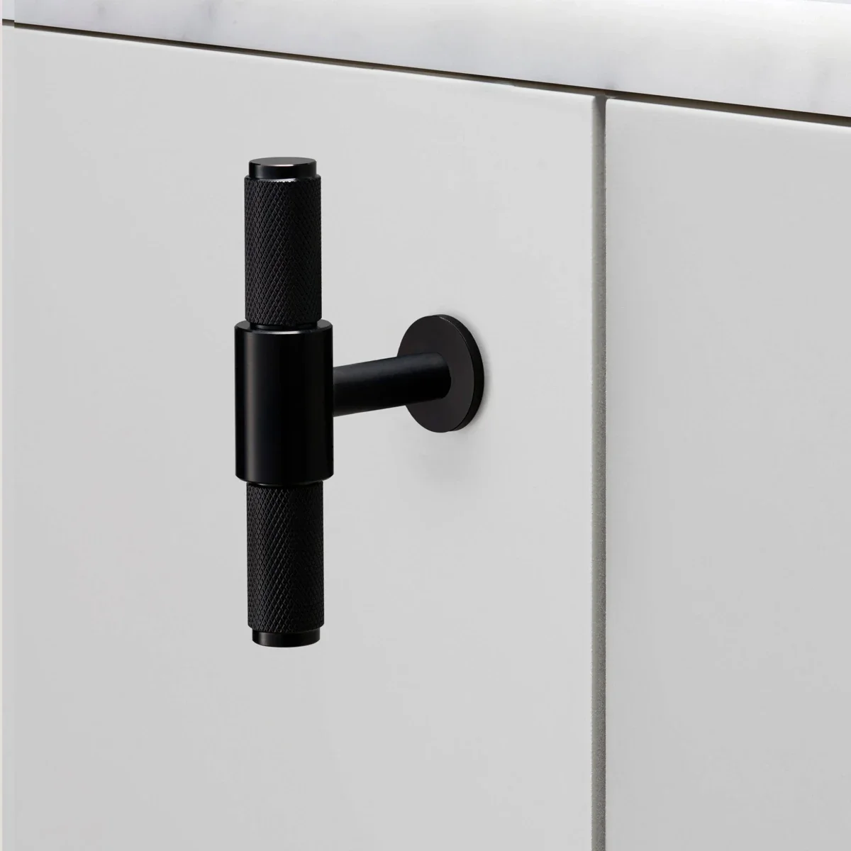 UTB-023975--Uchwyt-meblowy-T-Bar-Cross-Czarny-Skandynawskie-Uchwyty_1