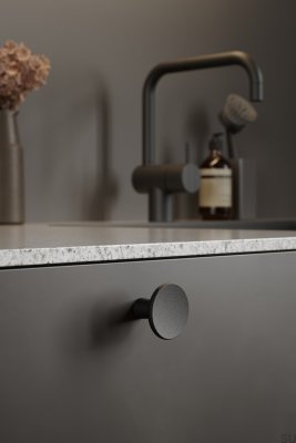 Pomo para muebles Terra 37, hierro fundido, negro mate