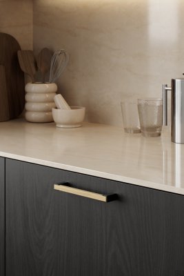 Tirador largo para muebles Segmento 160 Madera de roble con acabado negro mate
