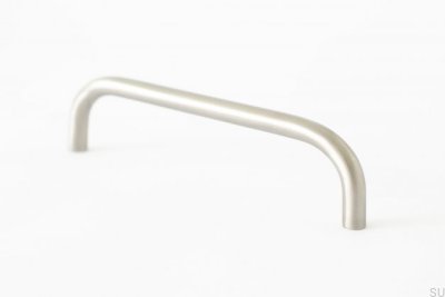 Mango de 136 mm de largo para muebles, acero inoxidable cepillado.