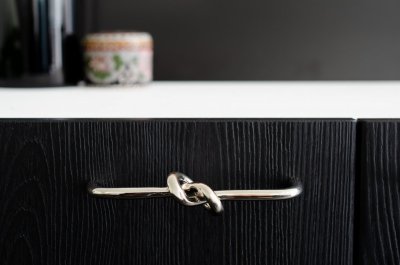 Tirador largo para muebles Knot 128, acero inoxidable pulido