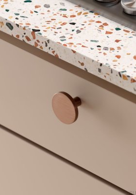 Tirador de metal para muebles Como 26, color marrón cepillado.