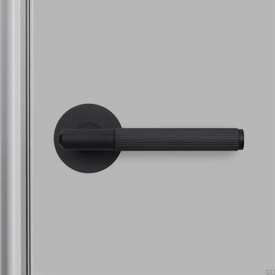 Manija de puerta negra para soldador de acero Linear 38