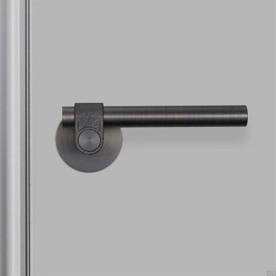 Manija de puerta de latón fundido 38 con acabado bronce quemado.