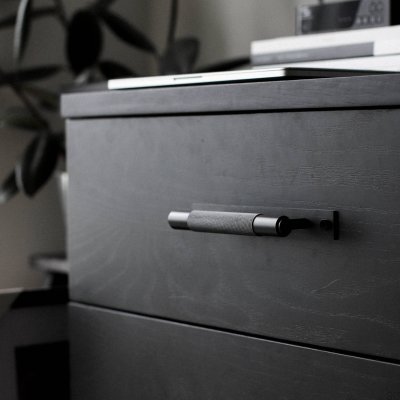 Tirador largo para muebles con placa transversal, acero 125 negro