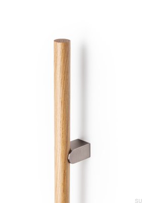 Tirador alargado de un solo lado Kumo Wood Big 640 para muebles, madera de roble con aluminio cepillado plateado.