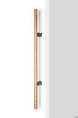 Tirador de mueble alargado de un solo lado Kumo Wood Big 320, madera de roble con aluminio de titanio negro.