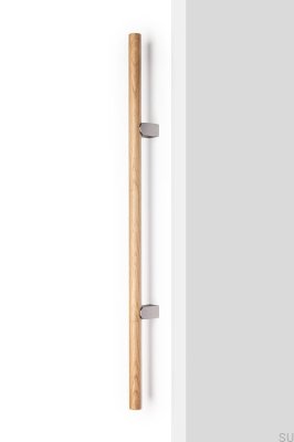 Tirador de madera Kumo Wood Big 640 de doble cara, de roble, con aluminio cepillado plateado.