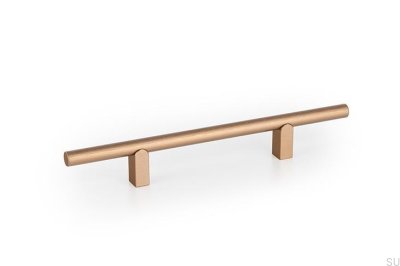Tirador alargado para muebles Kumo 128 de aluminio cepillado color oro cava.