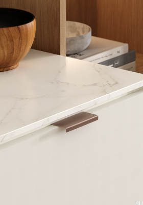 Tirador para muebles Way 32 de aluminio marrón con borde cepillado.