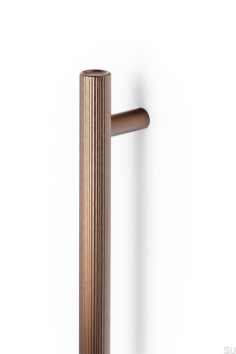 Tirador alargado de doble cara para muebles Boto Big 1024, aluminio cepillado marrón.