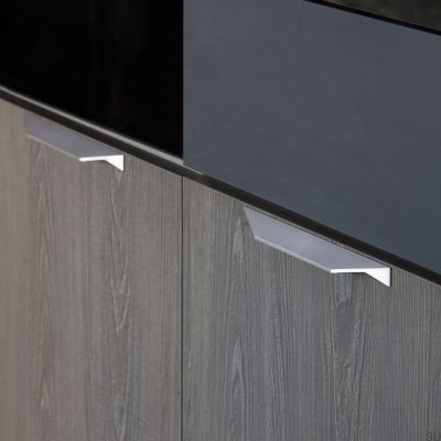 Tirador para mueble largo Cutt 96/128, aluminio plateado