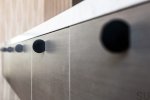 Gałka meblowa Globe 50 czarna aluminiowa na meblu