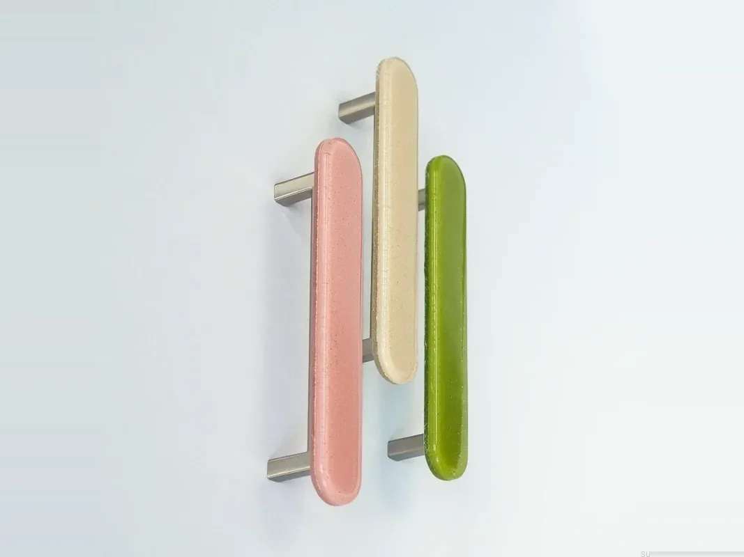 Tiradores de vidrio de colores para muebles